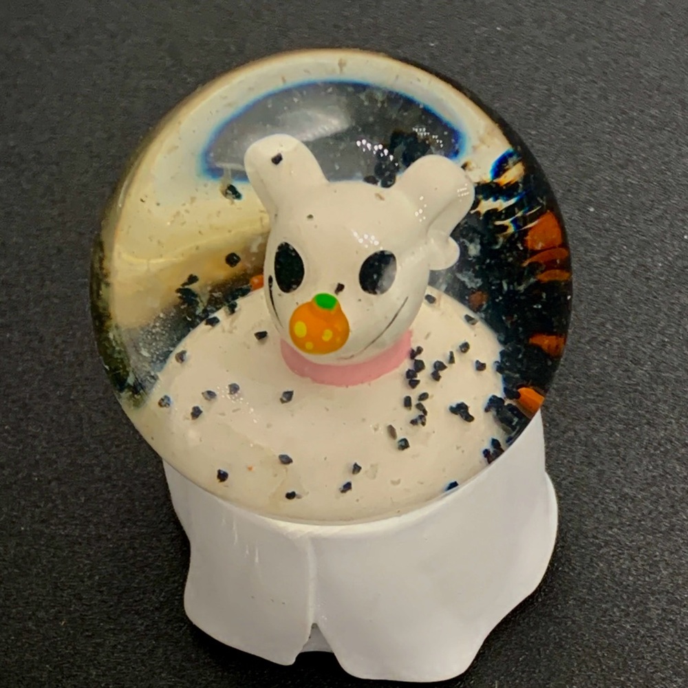 Zero Mini Snowglobe - Picture 3 of 7